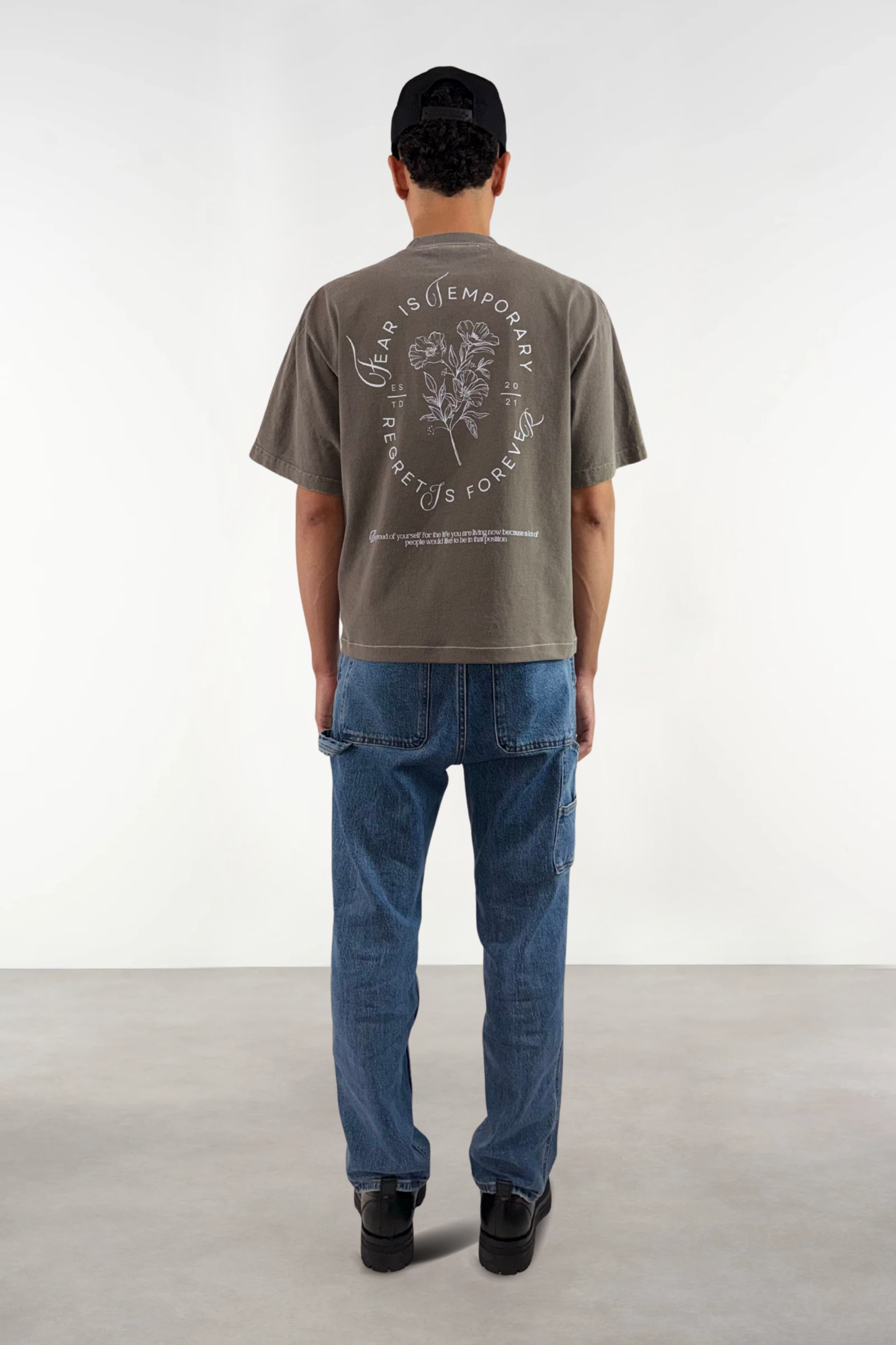 Flores relaxed cropped fit  T-shirt