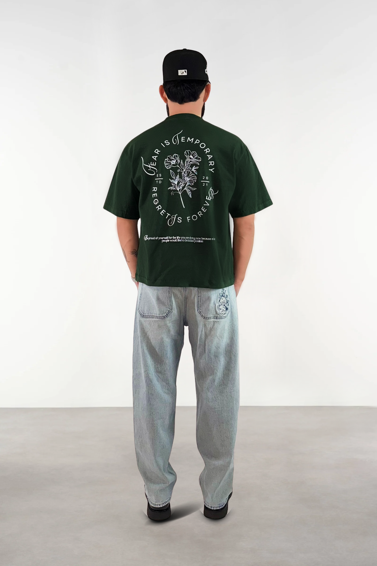 Flores relaxed cropped fit  T-shirt